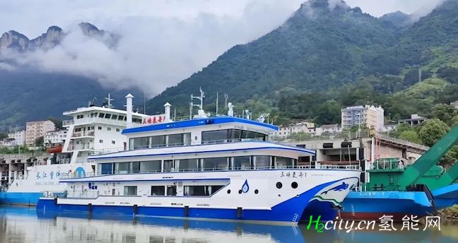 “氢舟”已过万重山！中国首艘氢燃料电池动力船“三峡氢舟1号” 运抵宜昌加氢码头