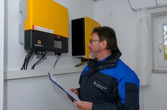 全球首个插电式光伏（又称阳台光伏）产品标准——德国VDE标准，将于12月发布。