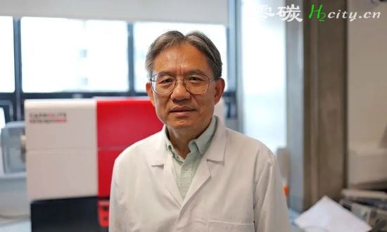 伯明翰大学：钙钛矿（perovskite）催化剂能够将水分解的热化学反应温度降低最多500°C。