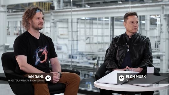 SpaceX太空光伏板曝光，长达170米！- 马斯克详解 SpaceX AI 卫星计划