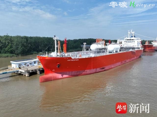 全球首艘氨燃料动力远洋船从南京港直航印度